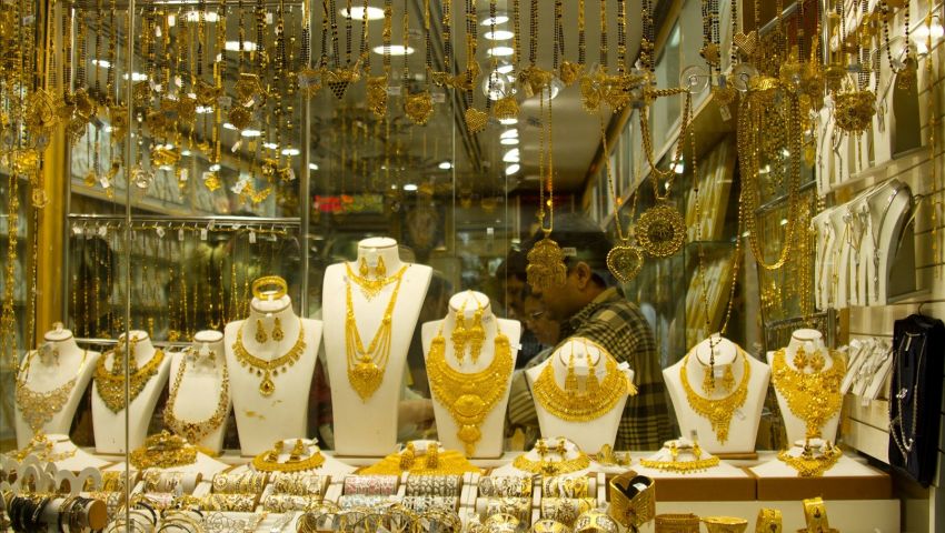  الذهب يعاود الارتفاع .. و16جنيها زيادة في سعر الجنيه